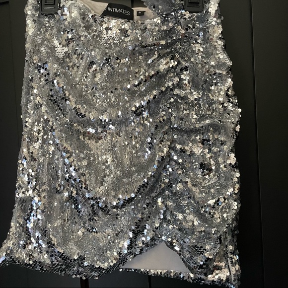 Revolve sequin silver skirt - Picture 3 of 5